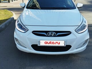 2013 Hyundai Solaris I, белый, 650000 рублей, вид 2