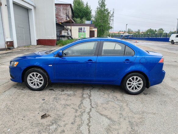 2011 Mitsubishi Lancer X Рестайлинг, синий, 700000 рублей - вид 2