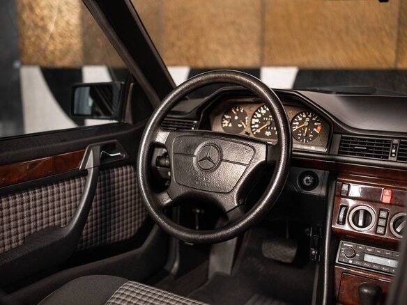 1994 Mercedes-Benz E-Класс 200 I (W124), зелёный, 3890000 рублей - вид 10