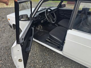 2004 Lada (ВАЗ) 2105, белый, 300000 рублей, вид 4