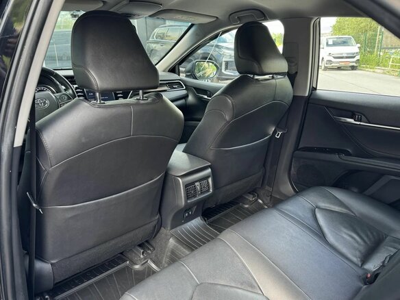 2021 Toyota Camry VIII (XV70), чёрный, 2335000 рублей - вид 12