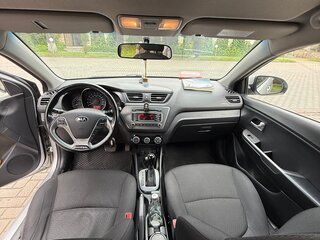 2016 Kia Rio III Рестайлинг, серебристый, 950000 рублей, вид 5