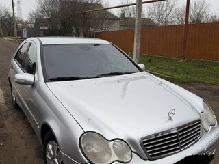 2005 Mercedes-Benz C-Класс 180 II (W203) Рестайлинг, серебристый, 700000 рублей, вид 4