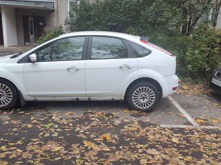 2010 Ford Focus II Рестайлинг, белый, 1000000 рублей, вид 3