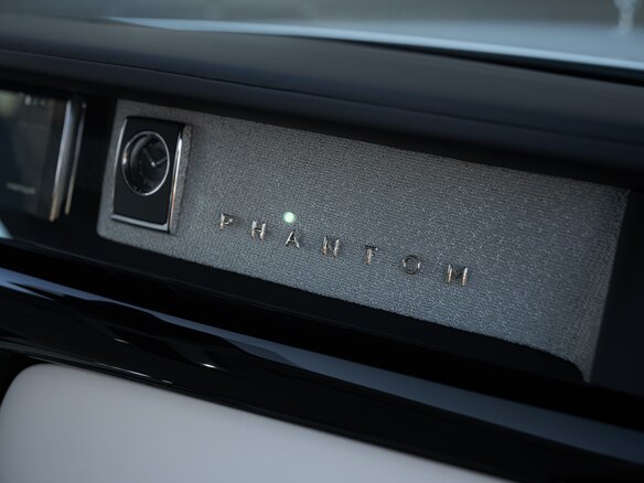 2026 Rolls-Royce Phantom Extended VIII Рестайлинг (Series II), чёрный, 86000000 рублей - вид 25