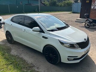 2016 Kia Rio III Рестайлинг, белый, 900000 рублей, вид 1