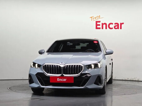 2025 BMW 5 серии 520i VIII (G60/G61/G68), серый, 6780000 рублей, вид 2