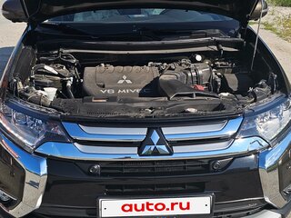 2018 Mitsubishi Outlander III Рестайлинг 3, коричневый, 3300000 рублей, вид 4