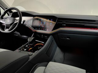 2026 Volkswagen Touareg III Рестайлинг, серебристый, 14650000 рублей, вид 5