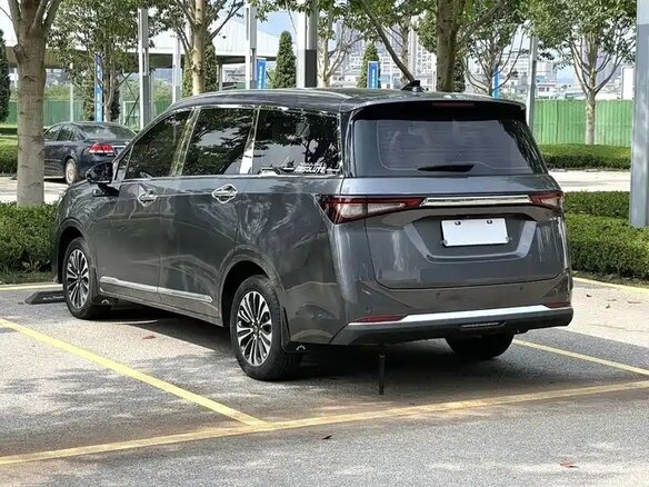 2022 Wuling Jiachen, серый, 1115000 рублей - вид 2