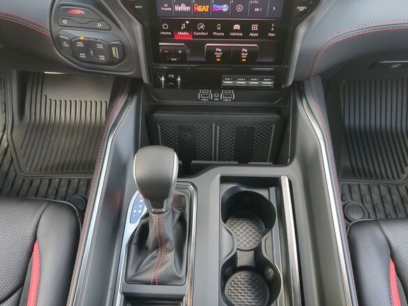 2026 Ram 1500 TRX SRT V Рестайлинг, красный, 14700000 рублей - вид 17