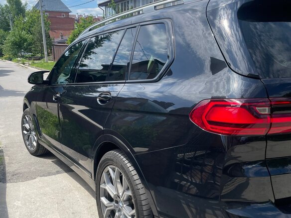 2019 BMW X7 40i I (G07), чёрный, 6700000 рублей - вид 3