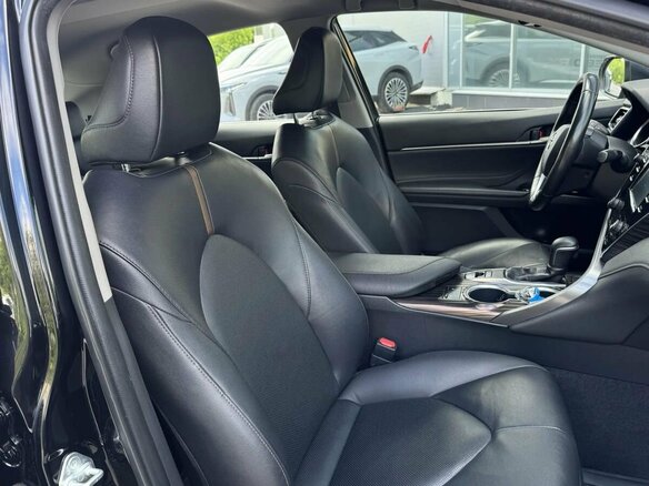 2021 Toyota Camry VIII (XV70), чёрный, 2335000 рублей - вид 11