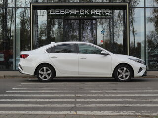 2021 Kia Cerato IV Рестайлинг, белый, 2340000 рублей, вид 4