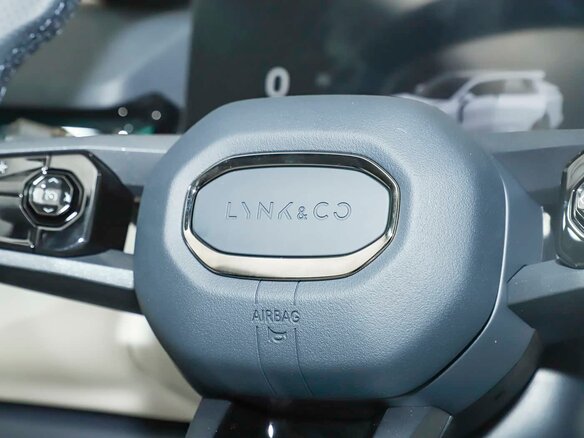 2026 Lynk & Co 08 EM-P 38.2 kWh I Рестайлинг, серебристый, 5960000 рублей - вид 6