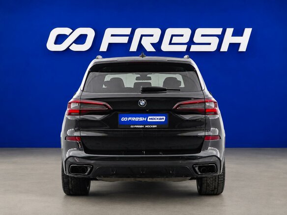 2022 BMW X5 M50i IV (G05/G18), чёрный, 8690052 рублей - вид 3