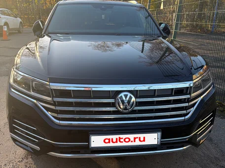 2018 Volkswagen Touareg III, чёрный, 4050000 рублей, вид 1