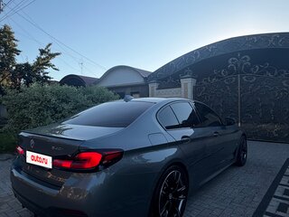 2022 BMW 5 серии 540i xDrive VII (G30/G31/G38) Рестайлинг, серый, 6300000 рублей, вид 4