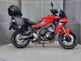 2021 Yamaha MT-09 Tracer (FJ-09), красный, 1227000 рублей, вид 1
