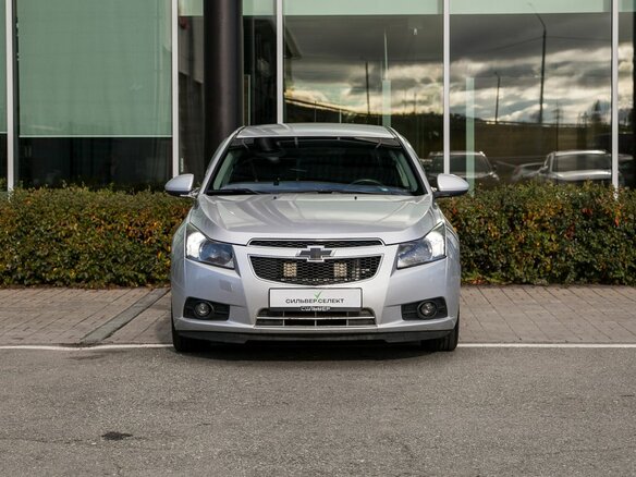 2011 Chevrolet Cruze I, серебристый, 600000 рублей - вид 2