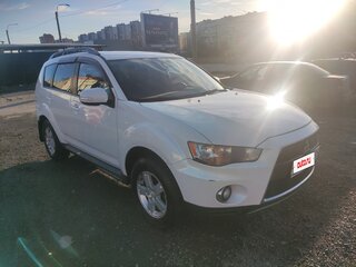 2011 Mitsubishi Outlander II Рестайлинг, белый, 799000 рублей, вид 3