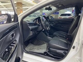 2023 Toyota Yaris L X XP150 Рестайлинг, белый, 1200000 рублей, вид 5