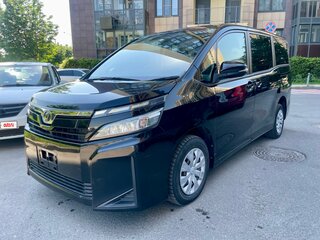 2017 Toyota Voxy III (R80) Рестайлинг, чёрный, 2390000 рублей, вид 1