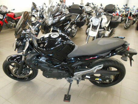 2013 Suzuki SFV 400 Gladius, чёрный, 390000 рублей, вид 4