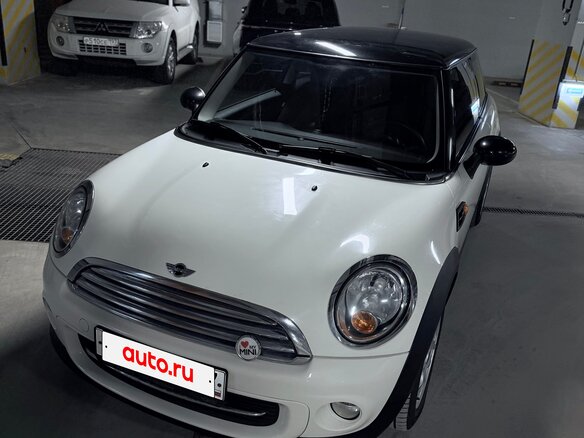 2012 Mini Hatch Cooper II (R56) Рестайлинг, белый - вид 3