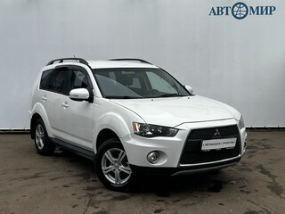 2011 Mitsubishi Outlander II Рестайлинг, белый, 930000 рублей, вид 3