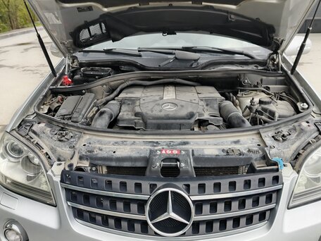 2005 Mercedes-Benz M-Класс 500 II (W164), серебристый, 1300000 рублей, вид 3