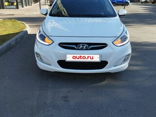 2013 Hyundai Solaris I, белый, 650000 рублей, вид 1