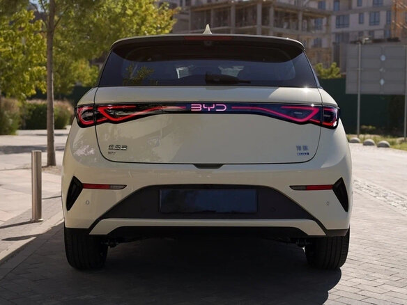 2025 BYD Dolphin 44.9 kWh I, бежевый, 1450000 рублей - вид 4
