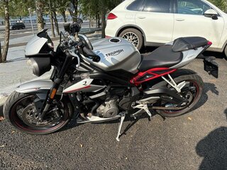 2018 Triumph Street Triple, серебристый, 670000 рублей, вид 3