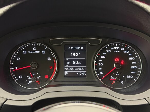 2016 Audi Q3 I (8U) Рестайлинг, синий, 2090000 рублей - вид 27