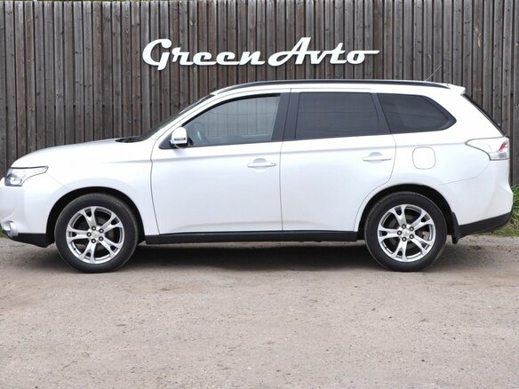 2014 Mitsubishi Outlander III, белый - вид 3