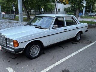 1981 Mercedes-Benz W123 200, белый, 1450000 рублей, вид 1