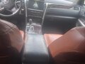 2016 Toyota Camry VII (XV50) Рестайлинг, белый, 2000000 рублей - вид 2