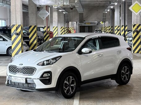 2021 Kia Sportage IV Рестайлинг, белый, 1899000 рублей, вид 1