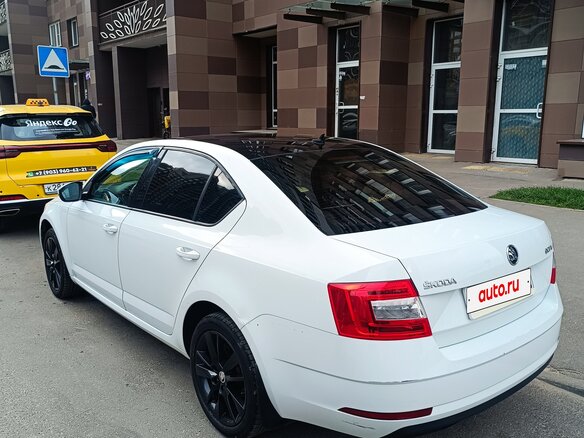 2017 Skoda Octavia III (A7) Рестайлинг, белый, 1850000 рублей - вид 9