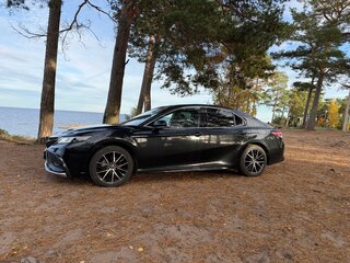 2023 Toyota Camry VIII (XV70) Рестайлинг, чёрный, 4550000 рублей, вид 2