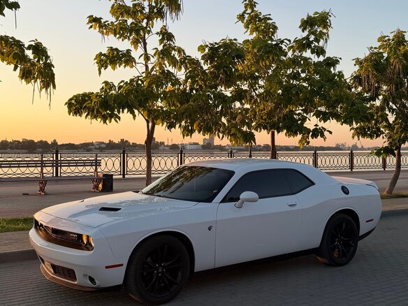 2016 Dodge Challenger III Рестайлинг 2, белый, 2700000 рублей - вид 9