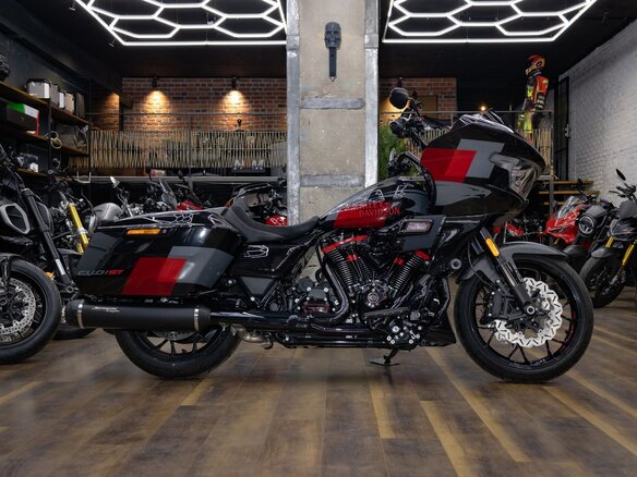 2025 Harley-Davidson CVO Road Glide ST, чёрный, 5990000 рублей - вид 8