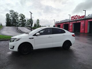 2013 Kia Rio III, белый, 720000 рублей, вид 4
