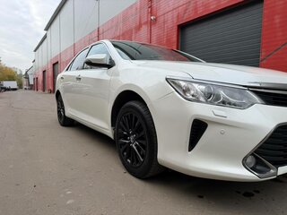 2016 Toyota Camry VII (XV50) Рестайлинг, белый, 1900000 рублей, вид 2