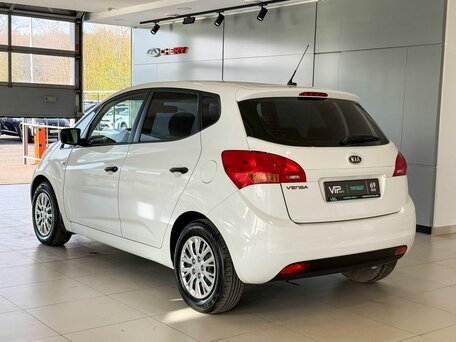 2011 Kia Venga 5-speed I, белый, 647000 рублей, вид 4