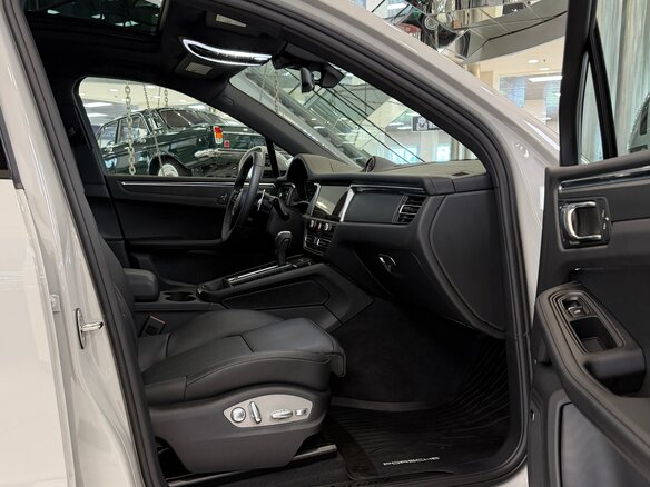 2025 Porsche Macan I Рестайлинг 2, серый, 11495000 рублей - вид 24