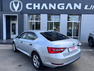2016 Skoda Superb III, серый, 1420000 рублей, вид 4