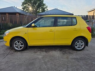 2012 Skoda Fabia II Рестайлинг, жёлтый, 650000 рублей, вид 3
