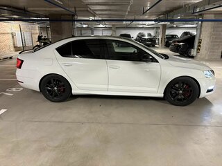 2018 Skoda Octavia III (A7) Рестайлинг, белый, 1950000 рублей, вид 4